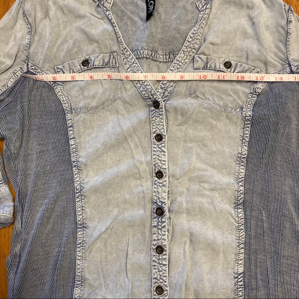 Button-up blouse - Picture 5 of 7